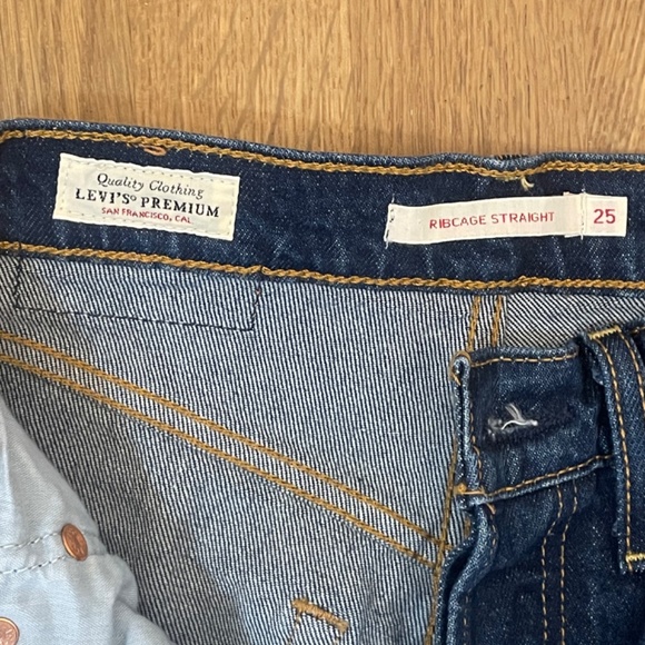 Levis Ribcage Straight Leg Ankle Jeans - Picture 2 of 2